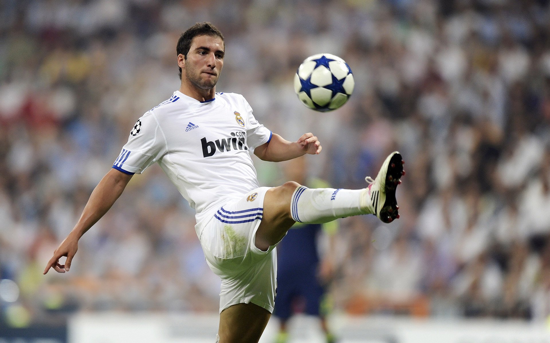 开云体育-荒漠与魔法的相遇，新疆鏖战魔术，见证麦科勒姆的洲际魔术秀